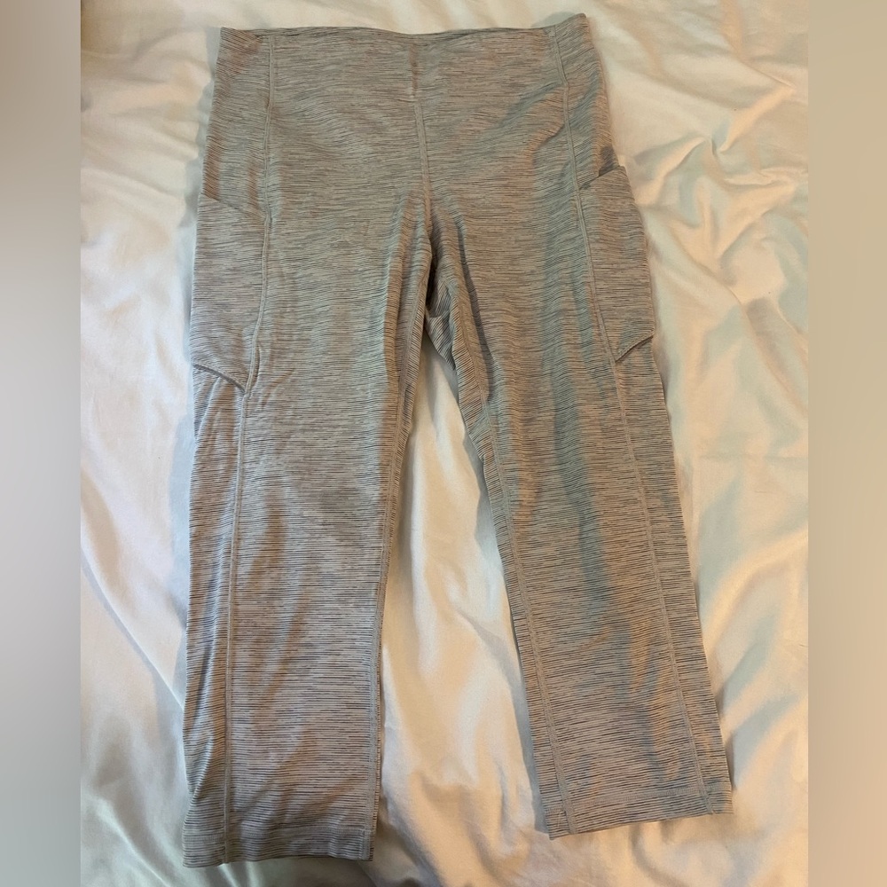 Lululemon cropped leggings with pockets.